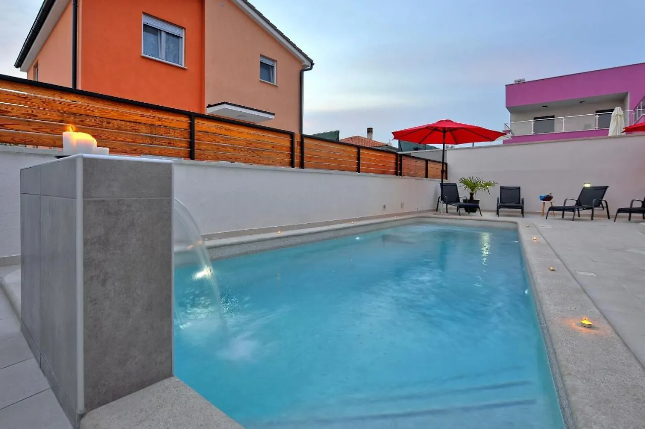 Villa With Private Pool In Village Jadreski Pula