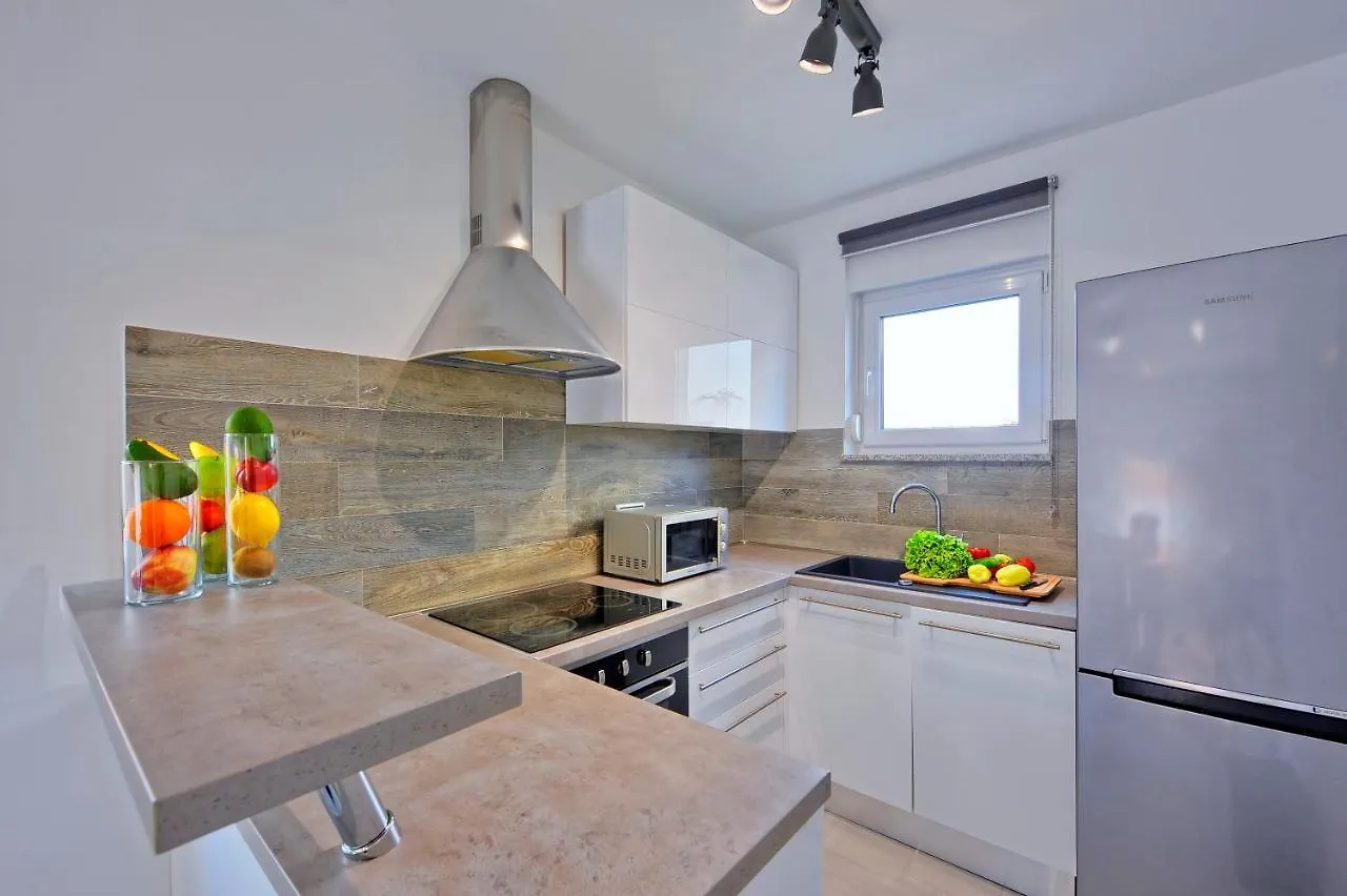 Villa With Private Pool In Village Jadreski Pula