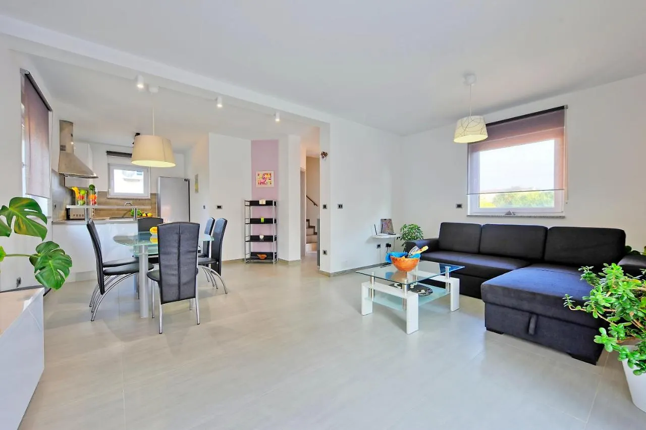 Villa With Private Pool In Village Jadreski Pula Croatia