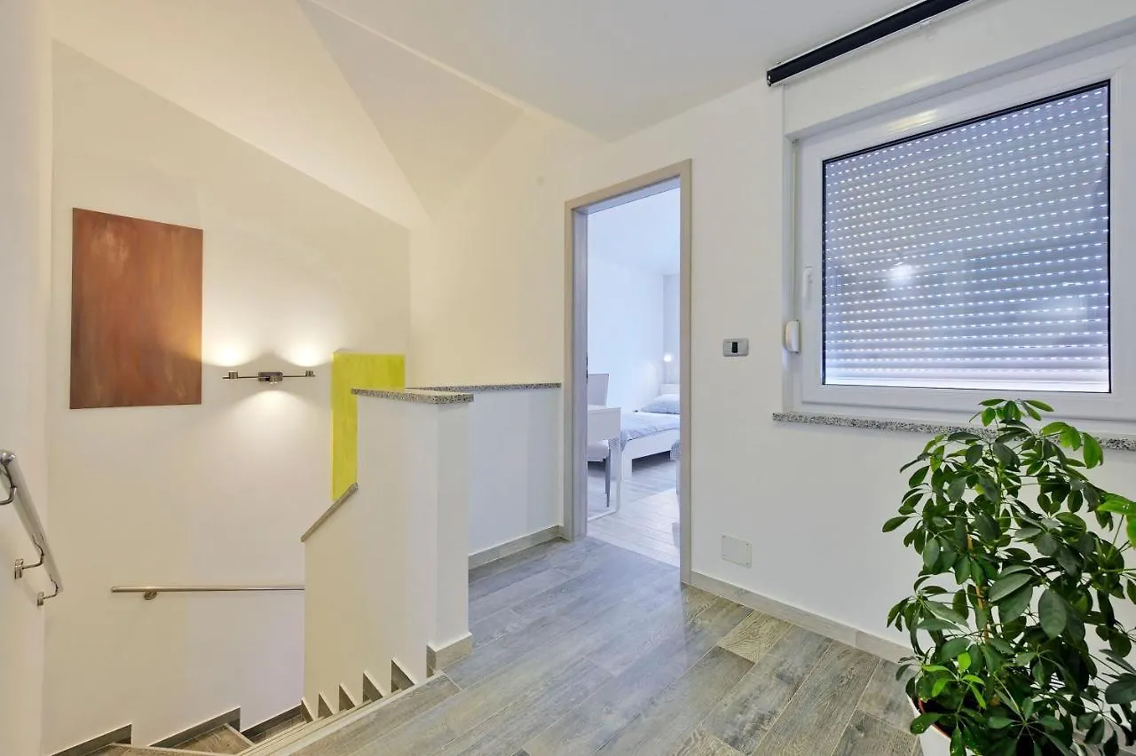Villa With Private Pool In Village Jadreski Pula