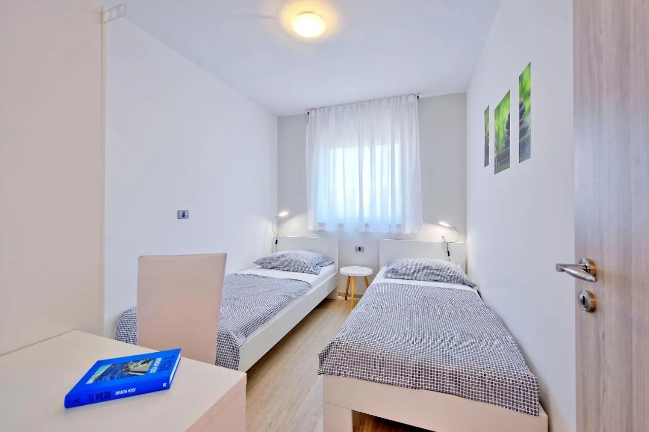 Villa With Private Pool In Village Jadreski Pula
