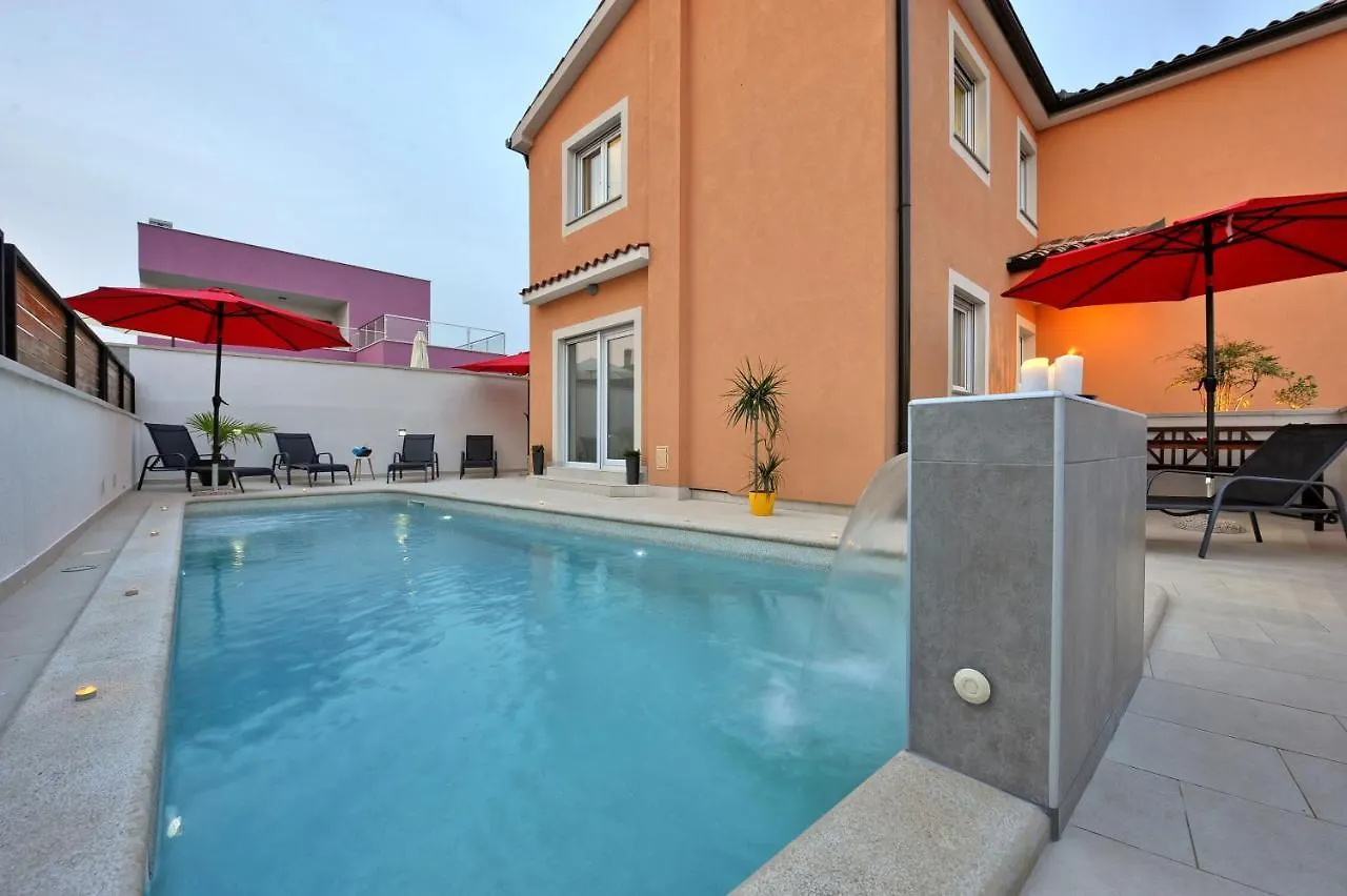 Villa With Private Pool In Village Jadreski Pula